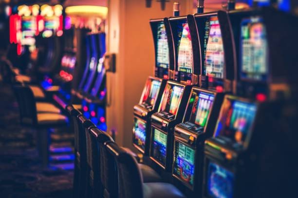 serbu4d platform overview showing football, live dealer, and slot games on mobile
