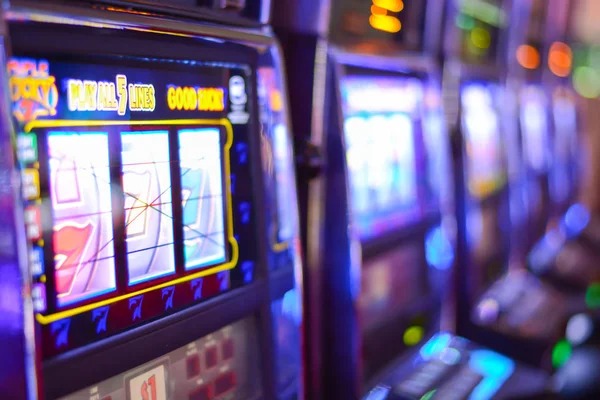 serbu4d mobile app interface showing live football markets and casino games